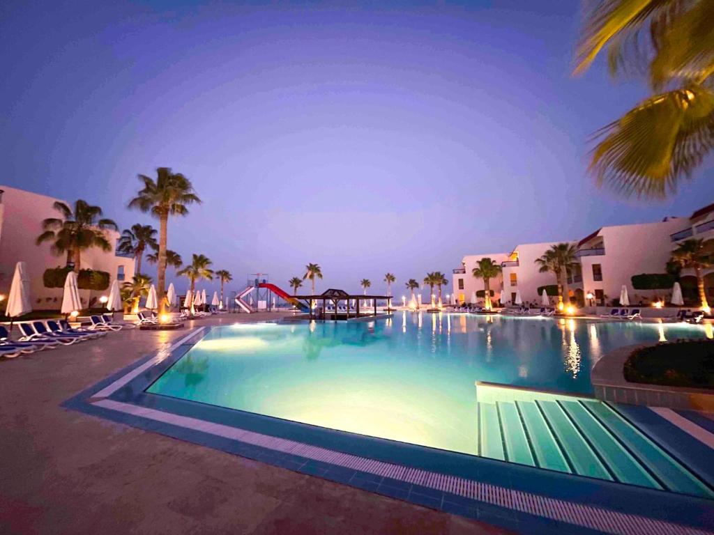 Ivy Cyrene Island Aqua Park Resort 4 étoiles